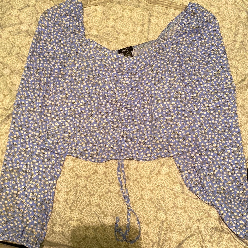 Brand: Rue 21 Off the shoulder shirt Size: Large Color: Blue, white